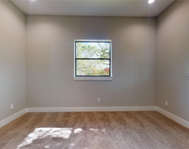 806 E 39th Street - Photo Thumbnail 34