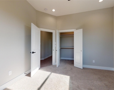 806 E 39th Street - Photo Thumbnail 36