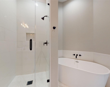 806 E 39th Street - Photo Thumbnail 25