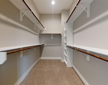 806 E 39th Street - Photo Thumbnail 22