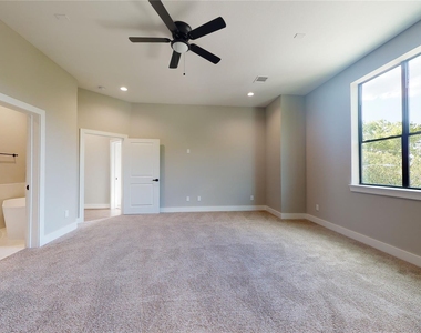 806 E 39th Street - Photo Thumbnail 20