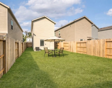 914 Pertuso Lane - Photo Thumbnail 8
