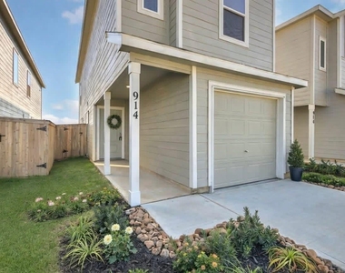 914 Pertuso Lane - Photo Thumbnail 1