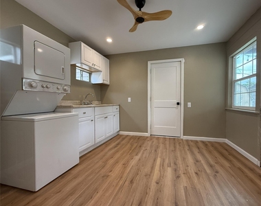 1922 Tabor Street - Photo Thumbnail 4