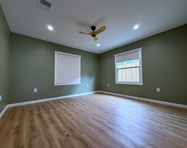 1922 Tabor Street - Photo Thumbnail 12