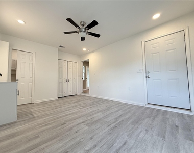 1922 Tabor Street - Photo Thumbnail 7