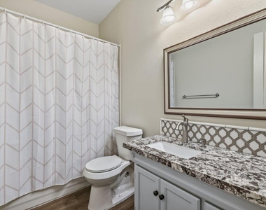 110 E Detering Street - Photo Thumbnail 15