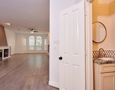 110 E Detering Street - Photo Thumbnail 14