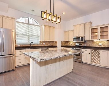 110 E Detering Street - Photo Thumbnail 9