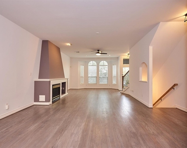 110 E Detering Street - Photo Thumbnail 12