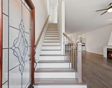 110 E Detering Street - Photo Thumbnail 2