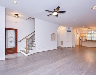 110 E Detering Street - Photo Thumbnail 15