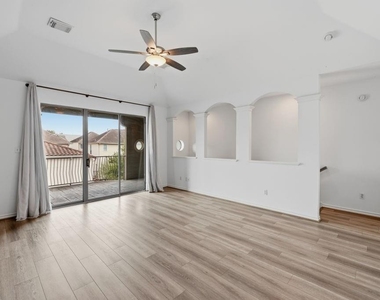 110 E Detering Street - Photo Thumbnail 9