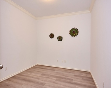 110 E Detering Street - Photo Thumbnail 36