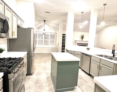 5012 N Nelson Avenue - Photo Thumbnail 6