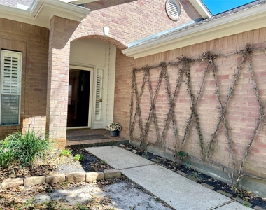 5012 N Nelson Avenue - Photo Thumbnail 2