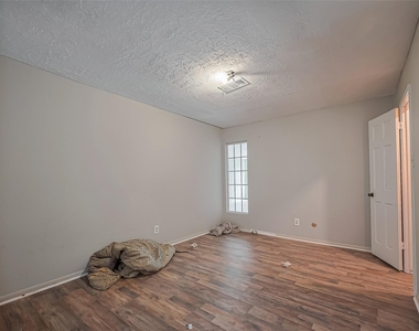 811 Loire Lane - Photo Thumbnail 25