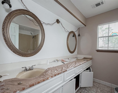 811 Loire Lane - Photo Thumbnail 31