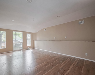 811 Loire Lane - Photo Thumbnail 22