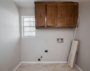 811 Loire Lane - Photo Thumbnail 15