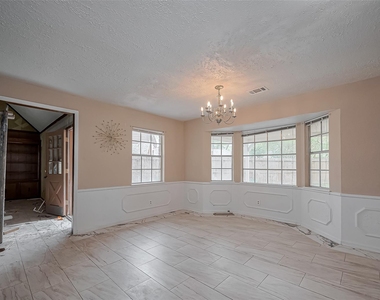 811 Loire Lane - Photo Thumbnail 4