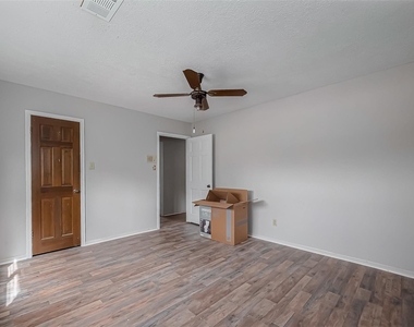 811 Loire Lane - Photo Thumbnail 29