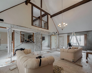 811 Loire Lane - Photo Thumbnail 3
