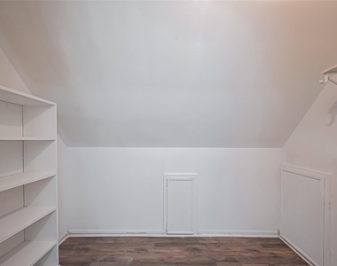 811 Loire Lane - Photo Thumbnail 32