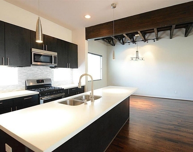4708 Crawford Street - Photo Thumbnail 9