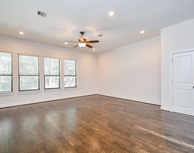 2422 Navigation Boulevard - Photo Thumbnail 9