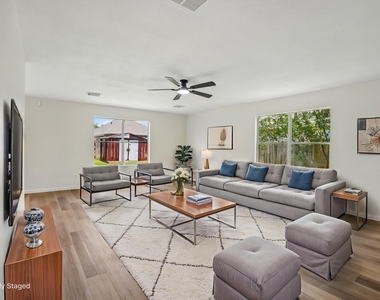 4419 Crossvine Avenue - Photo Thumbnail 5