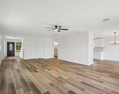 4419 Crossvine Avenue - Photo Thumbnail 4
