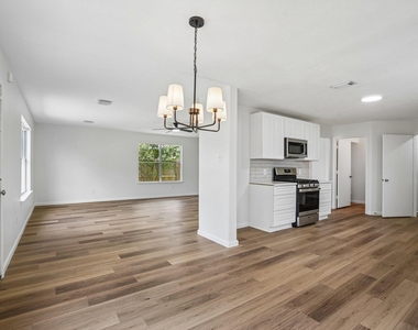 4419 Crossvine Avenue - Photo Thumbnail 7