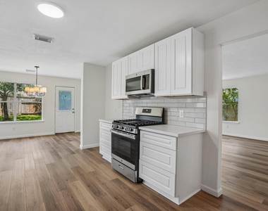 4419 Crossvine Avenue - Photo Thumbnail 11