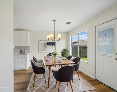 4419 Crossvine Avenue - Photo Thumbnail 7