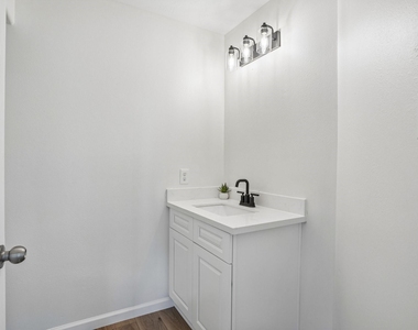 4419 Crossvine Avenue - Photo Thumbnail 13