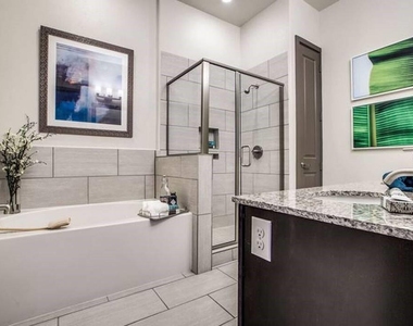 935 N Wilcrest - Photo Thumbnail 13