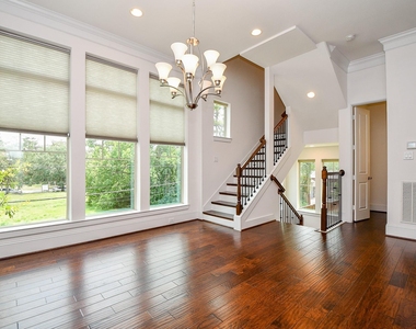 818 Yale Street - Photo Thumbnail 10