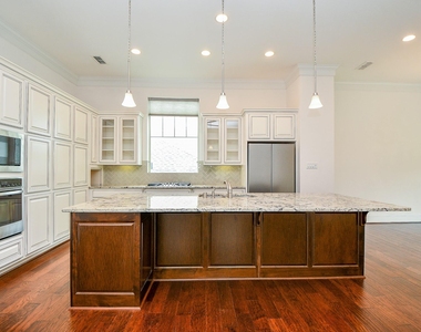 818 Yale Street - Photo Thumbnail 12