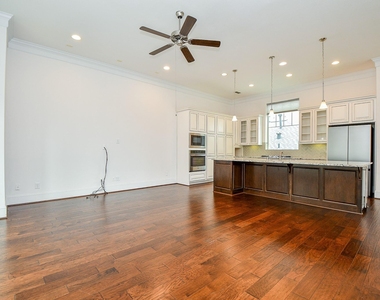 818 Yale Street - Photo Thumbnail 15