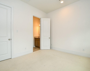 818 Yale Street - Photo Thumbnail 19