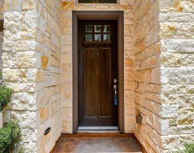 818 Yale Street - Photo Thumbnail 4