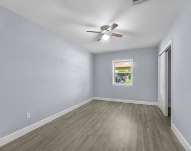 4431 Oak Shadows Drive - Photo Thumbnail 9