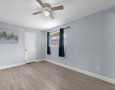 4431 Oak Shadows Drive - Photo Thumbnail 5