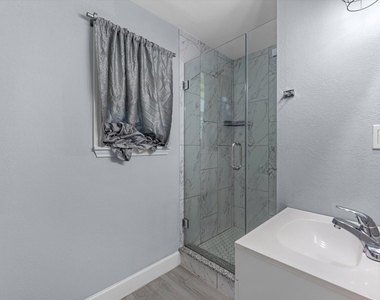 4431 Oak Shadows Drive - Photo Thumbnail 6