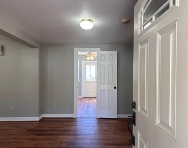 13868 Cedar Hill Drive - Photo Thumbnail 10