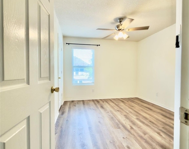 4935 Fair Oak Dale Lane - Photo Thumbnail 11