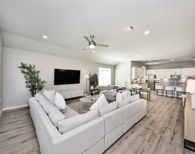 22510 Ginosa Trail - Photo Thumbnail 11