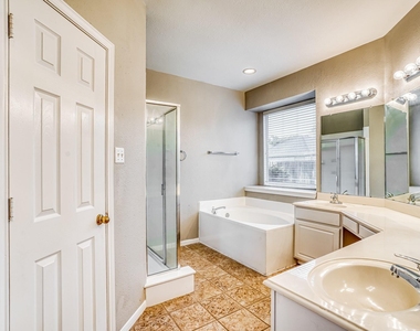 12831 Pheasant Lake Court - Photo Thumbnail 16