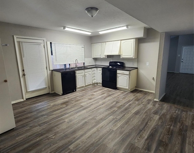 3822 Broken Elm Drive - Photo Thumbnail 7